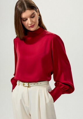 Блуза шелковая с пуговицами на вороте