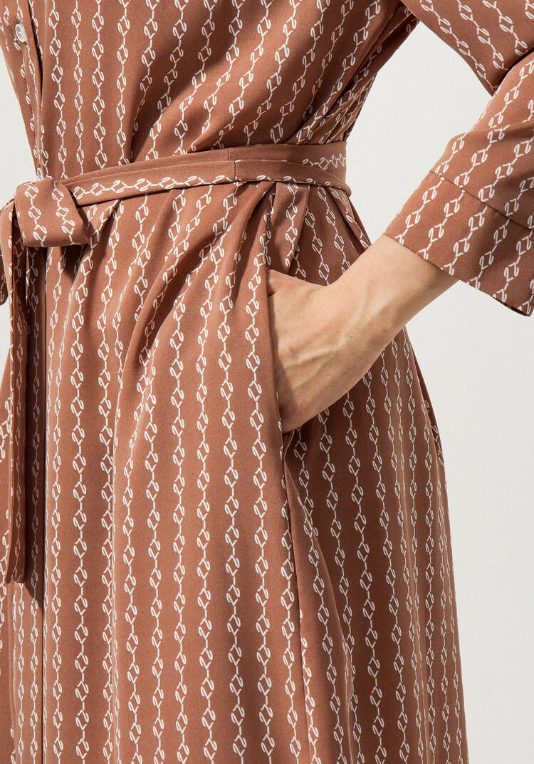 Платье-рубашка с воротником-стойкой шир.  750, рис. 7