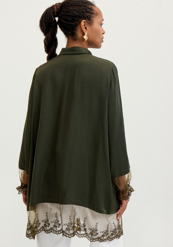 Туника с кружевом на пуговицах шир.  580, рис. 11