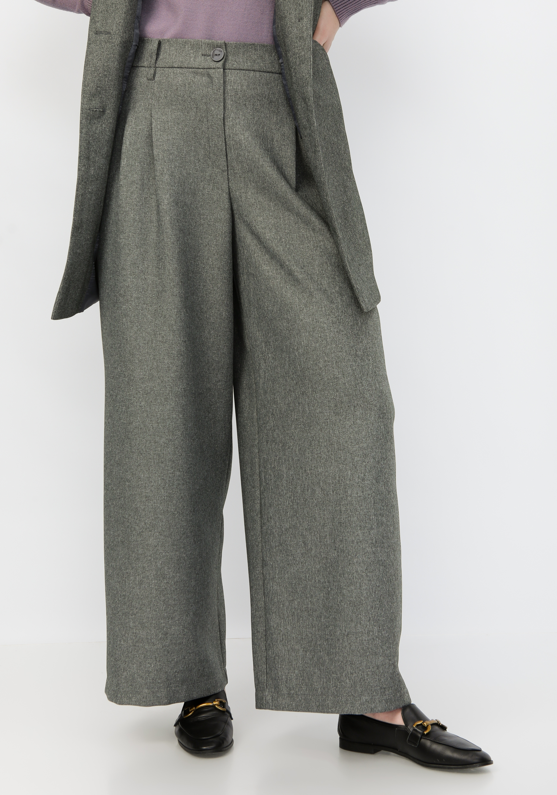 Брюки свободного силуэта с защипами 1799₽