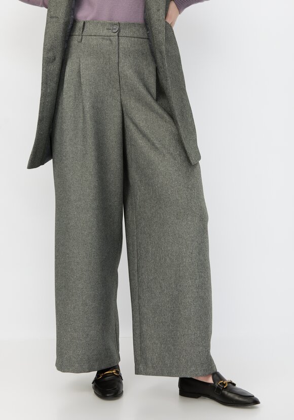 Брюки свободного силуэта с защипами шир.  580, рис. 1