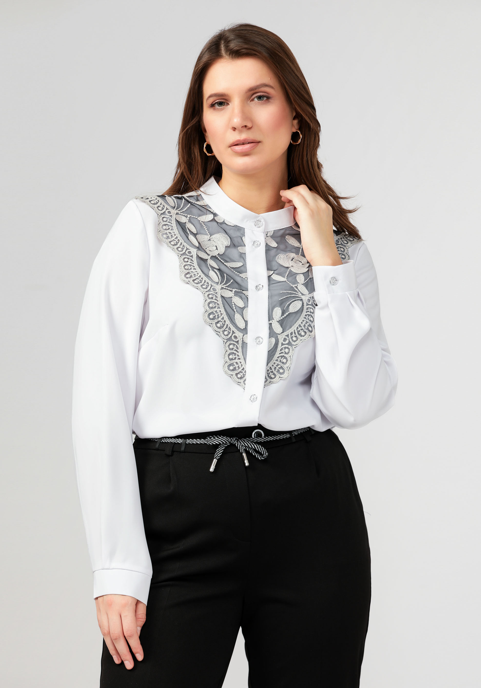 Блуза с кружевной отделкой по центру блуза с отделкой кантом