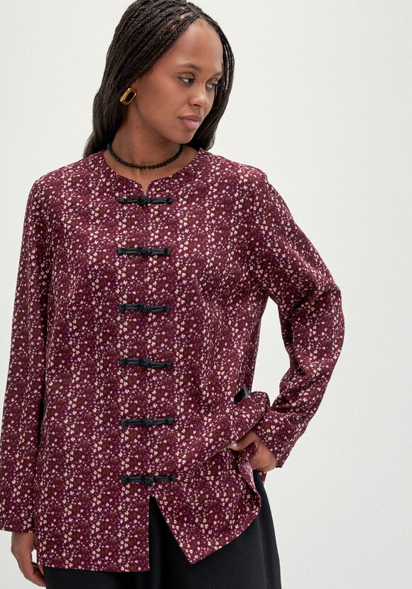 Блуза с оригинальными застежками шир.  580, рис. 1