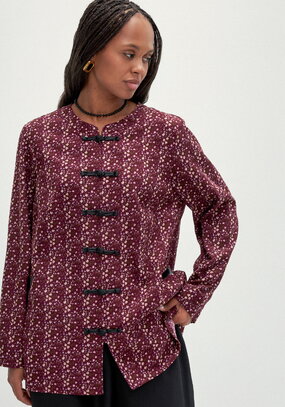 Блуза с оригинальными застежками