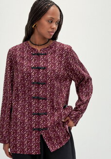 Блуза с оригинальными застежками