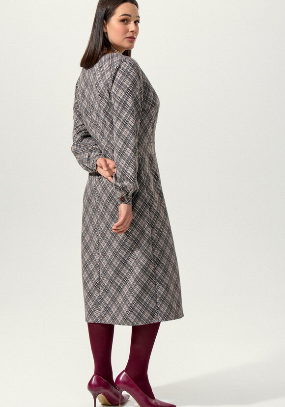 Платье в клетку прямого кроя на запах шир.  580, рис. 2