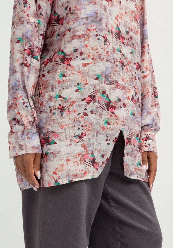 Блуза оригинального кроя с воротом стойка шир.  580, рис. 5