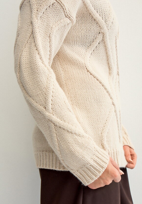 Свитер с объемными ромбами шир.  580, рис. 42