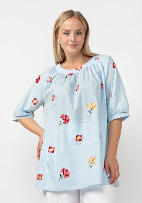 Блуза свободного кроя с цветочной вышивкой