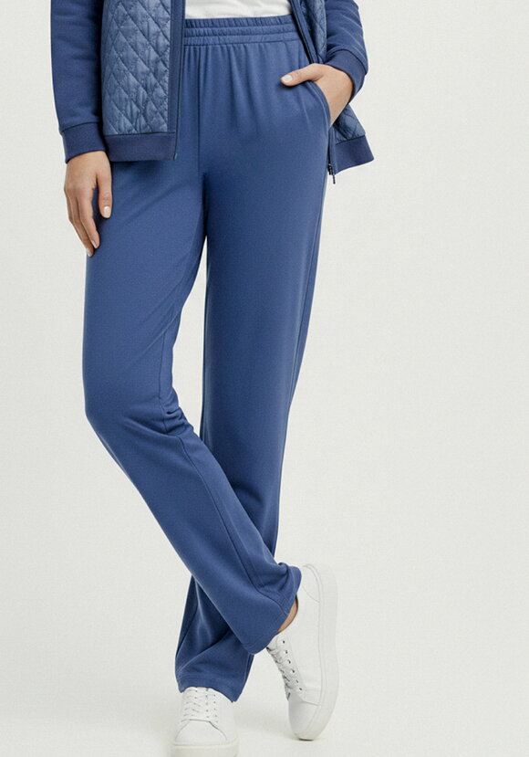 Брюки прямые трикотажные на резинке шир.  580, рис. 25