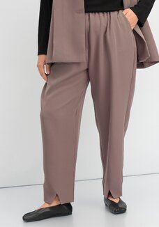 Брюки-бананы с разрезами