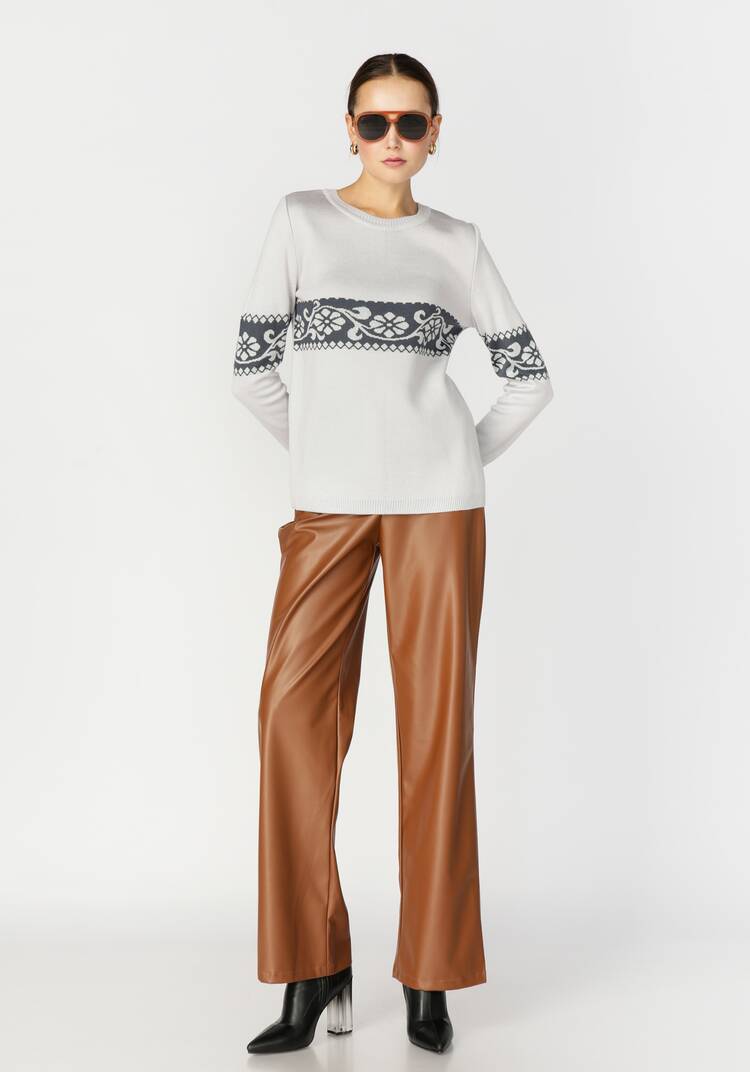 Джемпер женский с рисунком по груди и рукавам шир.  750, рис. 19