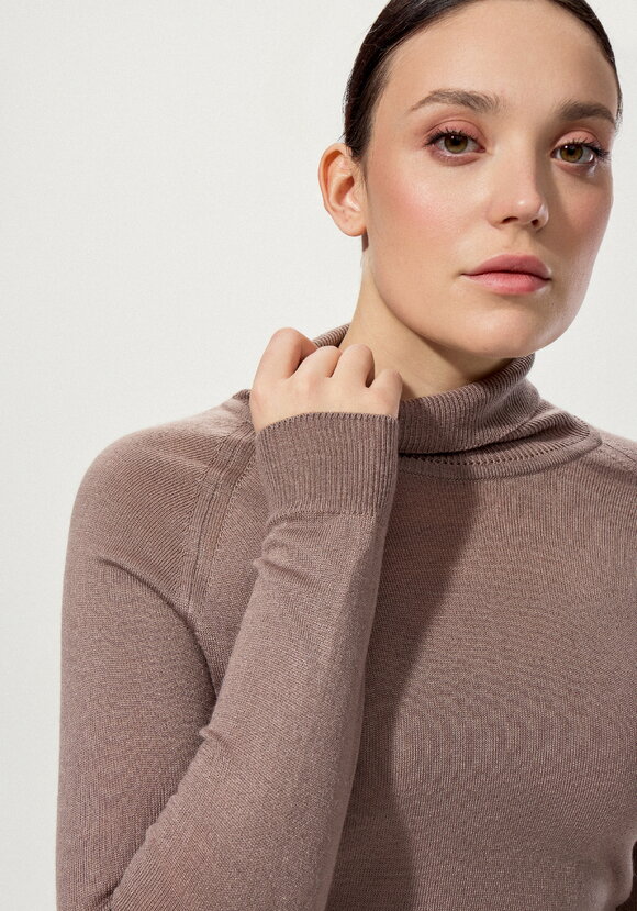 Джемпер с высоким воротником шир.  580, рис. 32