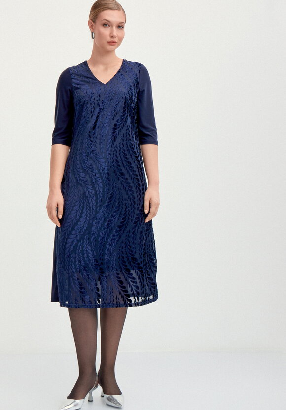 Платье из панбархата и трикотажа шир.  580, рис. 11