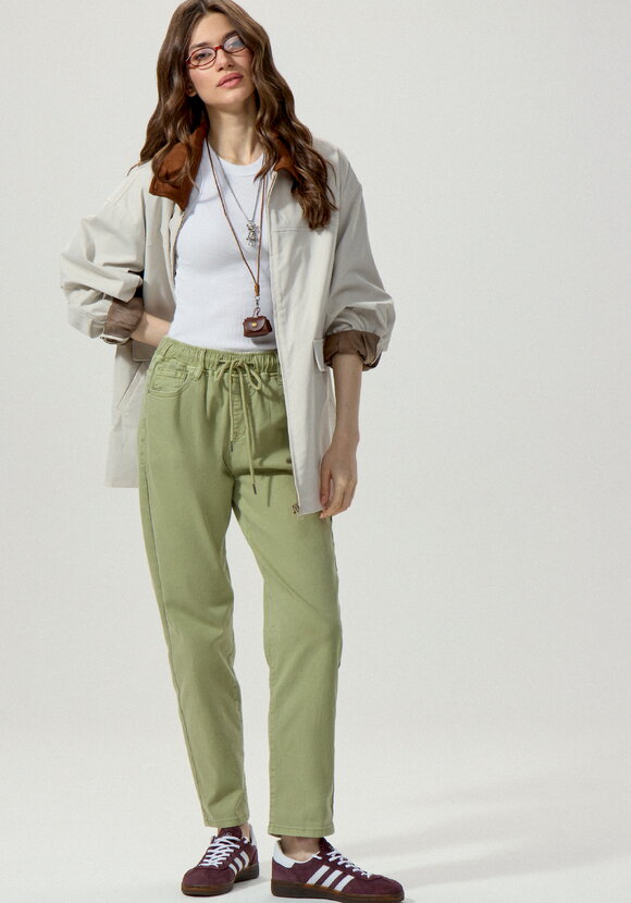 Джинсы с резинкой по поясу шир.  580, рис. 29