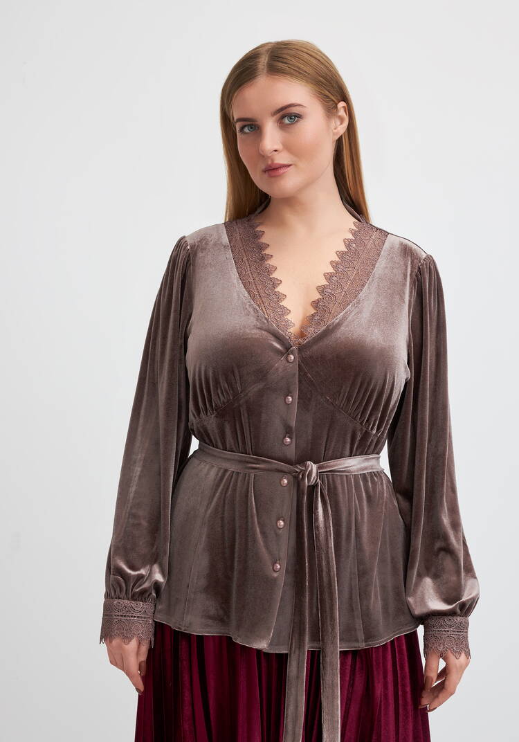 Блуза бархатная со вставками из кружева шир.  750, рис. 10