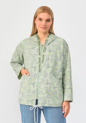 Ветровка с цветочным принтом