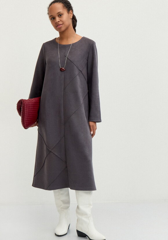 Платье из замши свободного кроя шир.  580, рис. 15