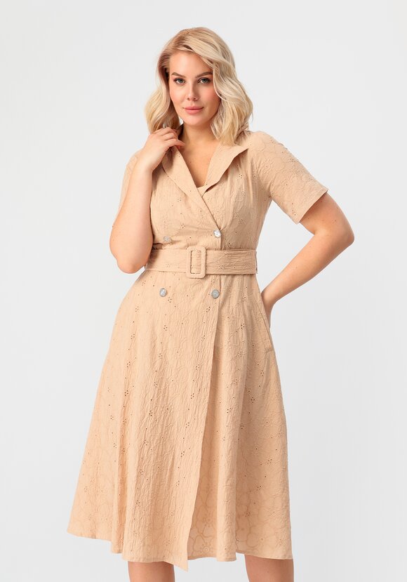 Платье с отложным воротником из шитья шир.  580, рис. 2