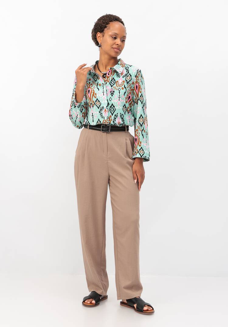 Брюки свободного кроя с защипами на поясе шир.  750, рис. 10