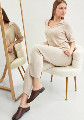 Костюм поло и брюки прямого кроя