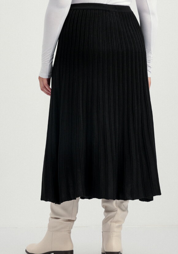 Юбка A-образного силуэта с имитацией плиссе шир.  580, рис. 3