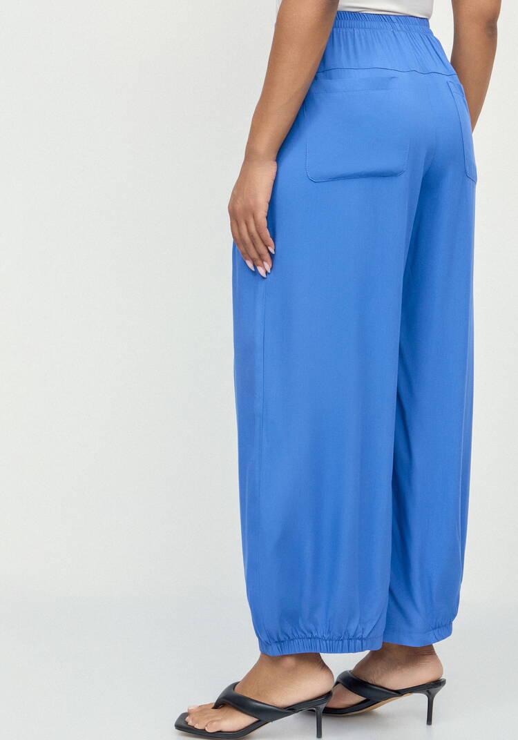 Брюки свободные с эластичной лентой по низу шир.  750, рис. 27