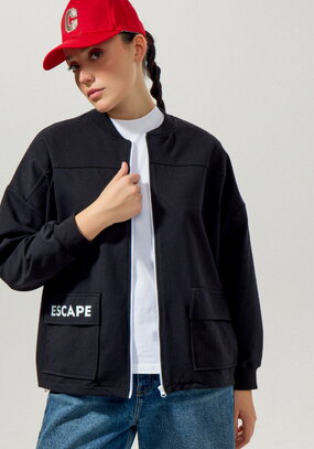 Бомбер с накладными карманами