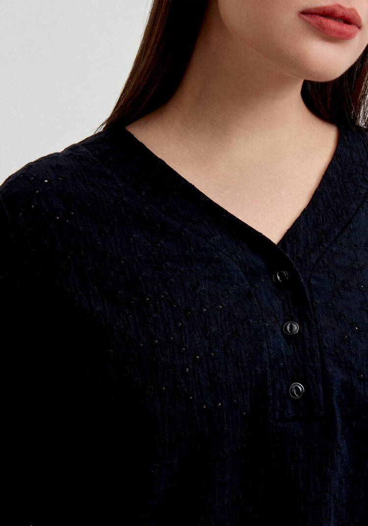 Блуза с V-образным вырезом из шитья шир.  750, рис. 22