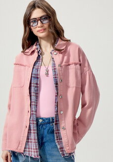 Джинсовая куртка с бахромой по краям