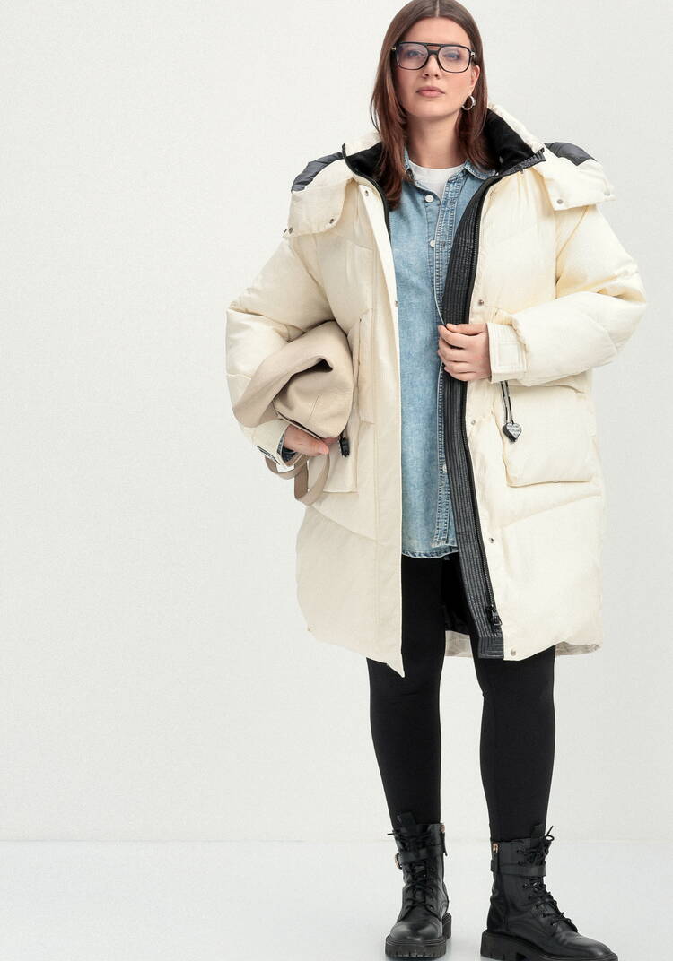 Пуховик с капюшоном и объемными карманами шир.  750, рис. 38