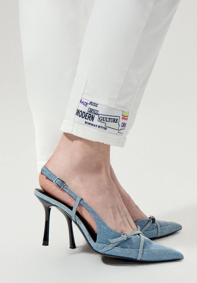 Джинсы с принтом по поясу шир.  750, рис. 7