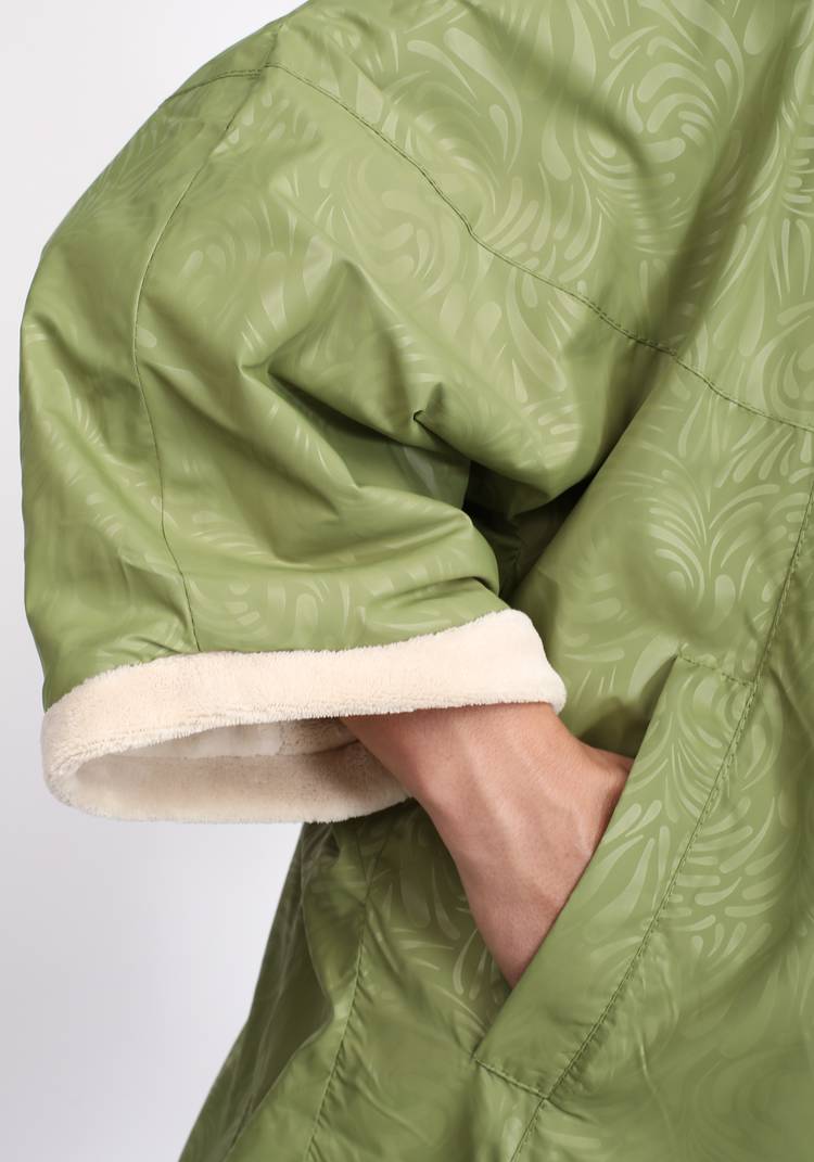 Куртка с капюшоном на подкладке из эко-меха шир.  750, рис. 16