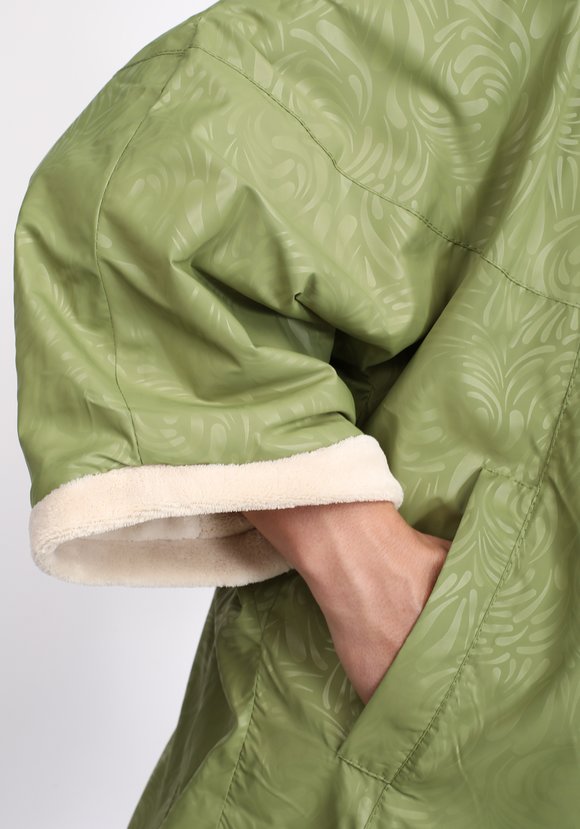 Куртка с капюшоном на подкладке из эко-меха шир.  580, рис. 16