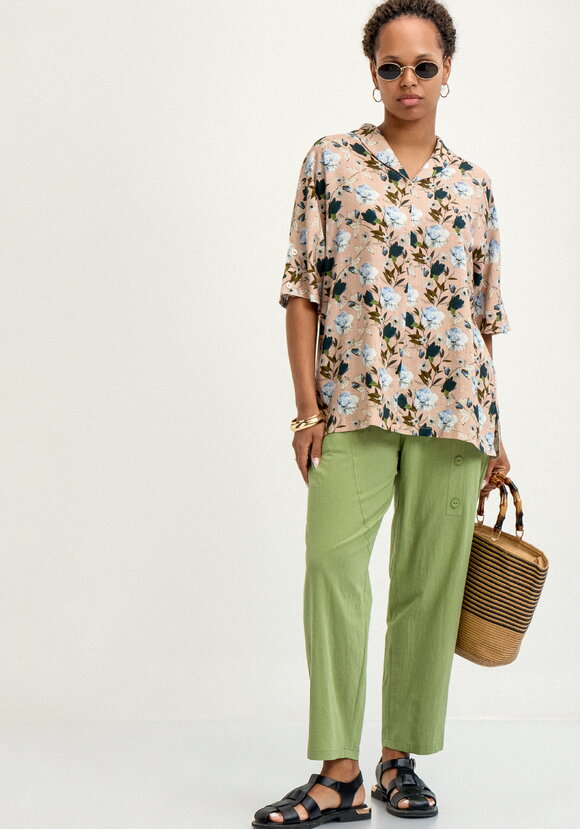 Блуза со спущенным плечом и с воротом шаль шир.  580, рис. 10