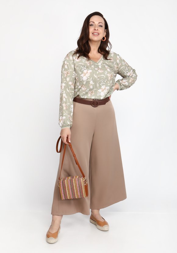 Блуза с декоративной тесьмой шир.  580, рис. 1