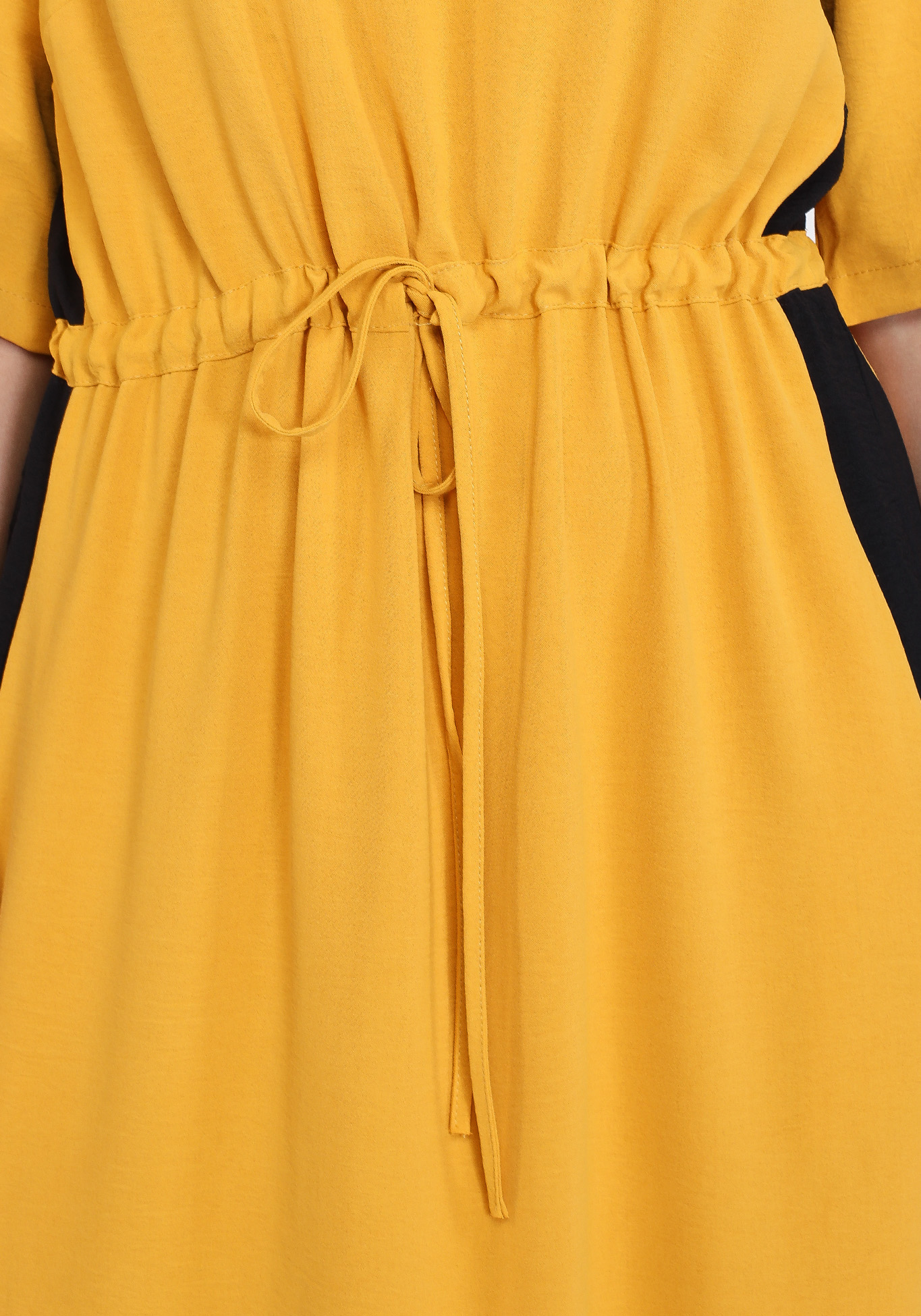 Платье на кулиске и контрастной вставкой City Code, размер 50, цвет горчичный приталенная - фото 2