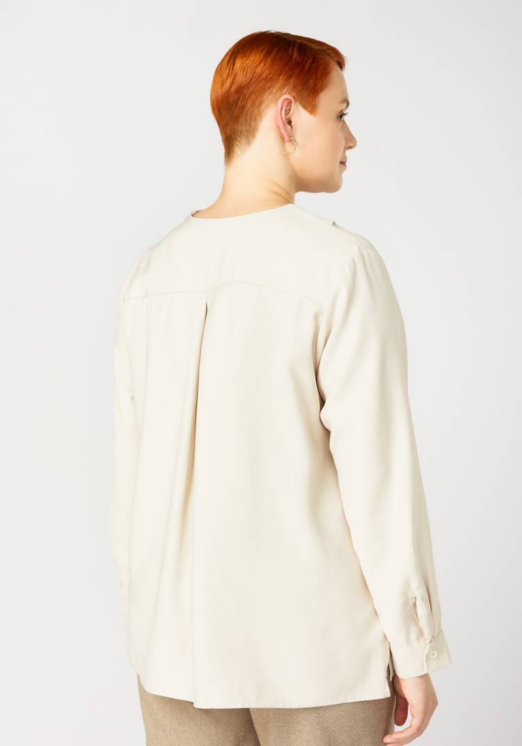 Блуза с оригинальной отделкой по горловине шир.  750, рис. 14