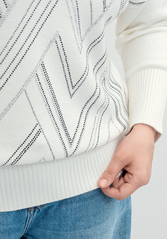 Свитер с геометрическим рисунком из страз шир.  580, рис. 23