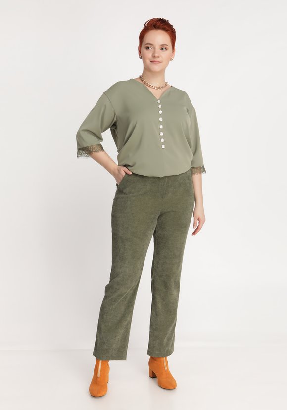 Блуза свободная с V-образым вырезом шир.  580, рис. 1