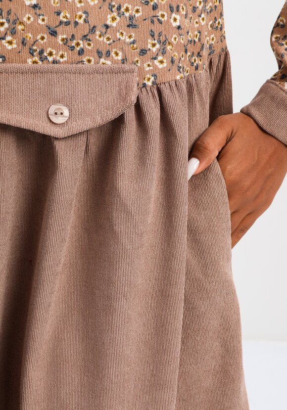 Платье комбинированное с воротником-стойкой шир.  580, рис. 23