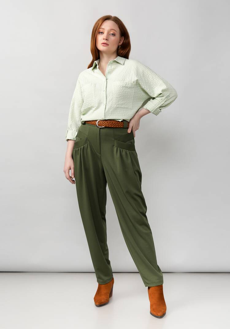 Брюки женские со сборкой на карманах шир.  750, рис. 29