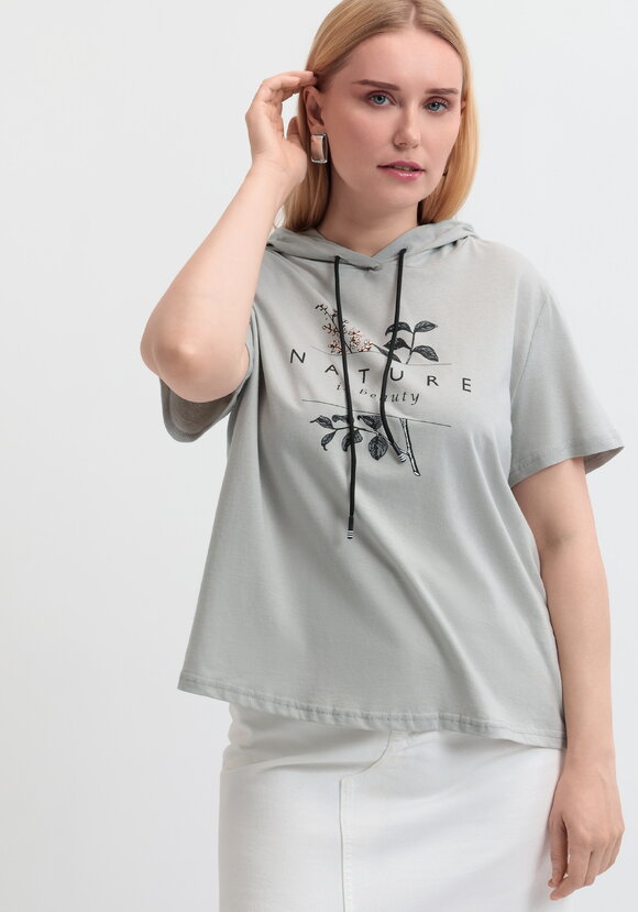 Футболка с капюшоном и принтом шир.  580, рис. 16