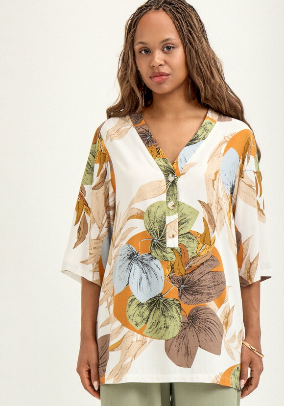 Блуза из штапеля с тропическим принтом шир.  580, рис. 12