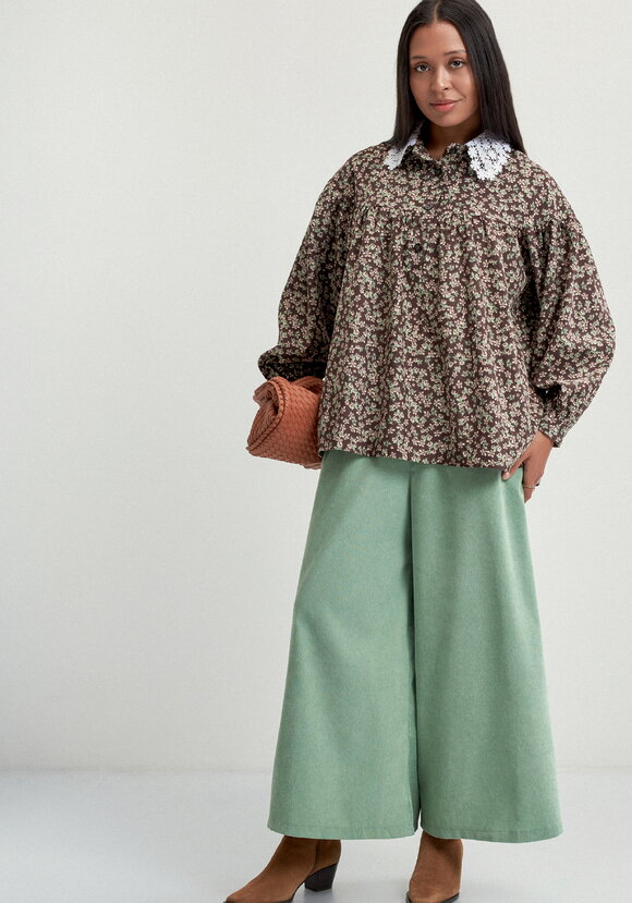 Блуза из микровельвета с ажурным воротником шир.  580, рис. 32