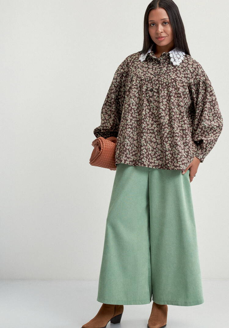 Блуза из микровельвета с ажурным воротником шир.  750, рис. 32