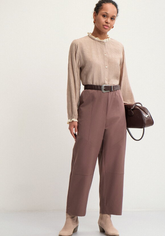 Брюки бананы с конструктивными линиями шир.  580, рис. 8