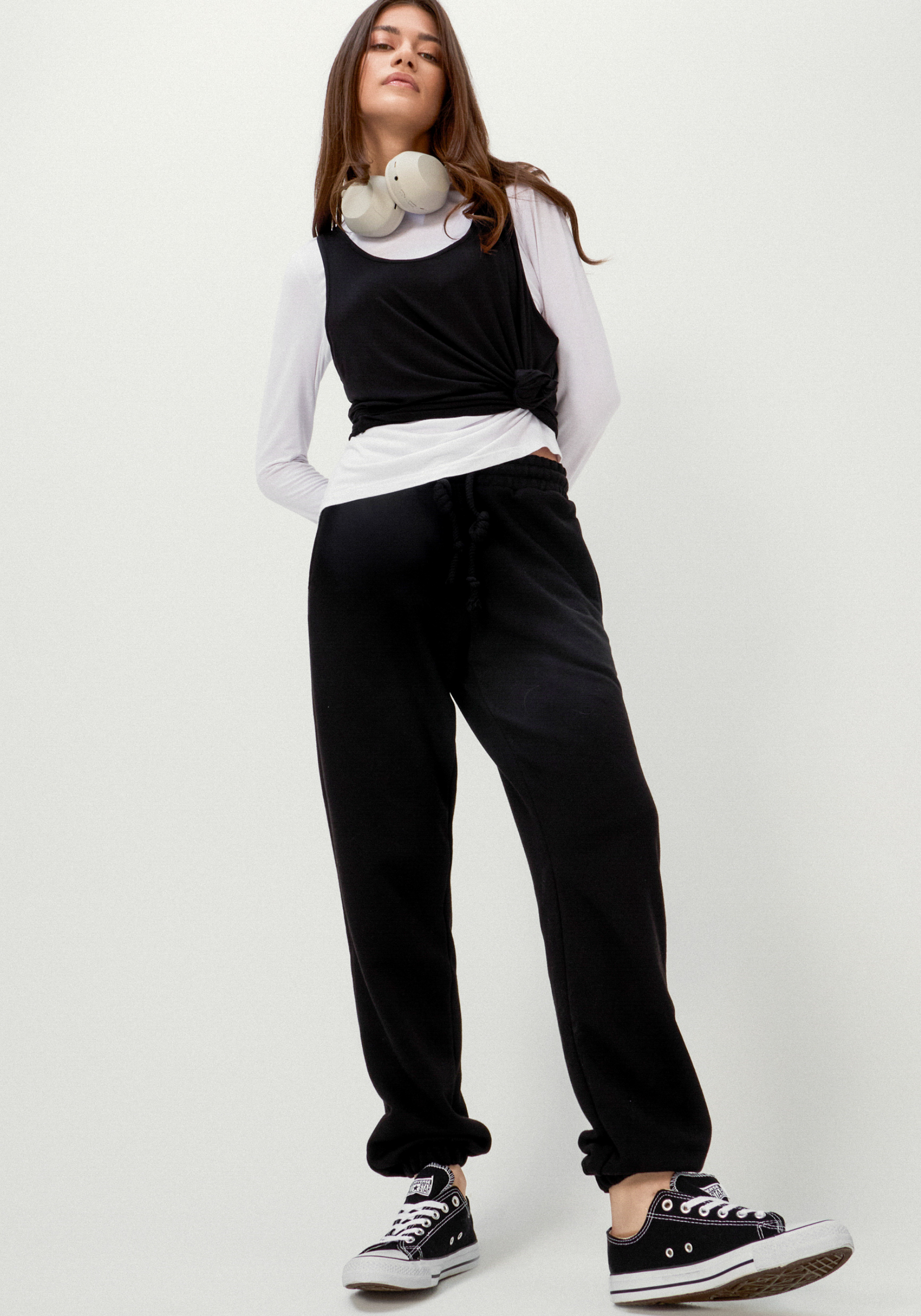 Брюки джоггеры с карманами на резинке