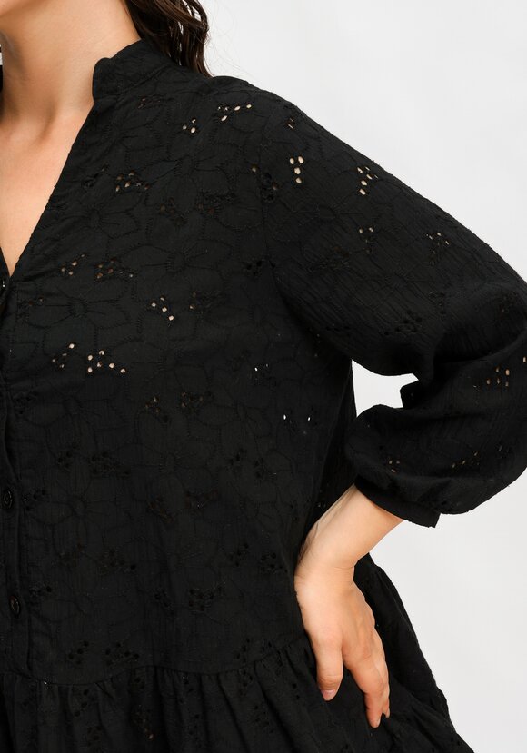 Туника из шитья с ярусами на пуговицах шир.  580, рис. 23