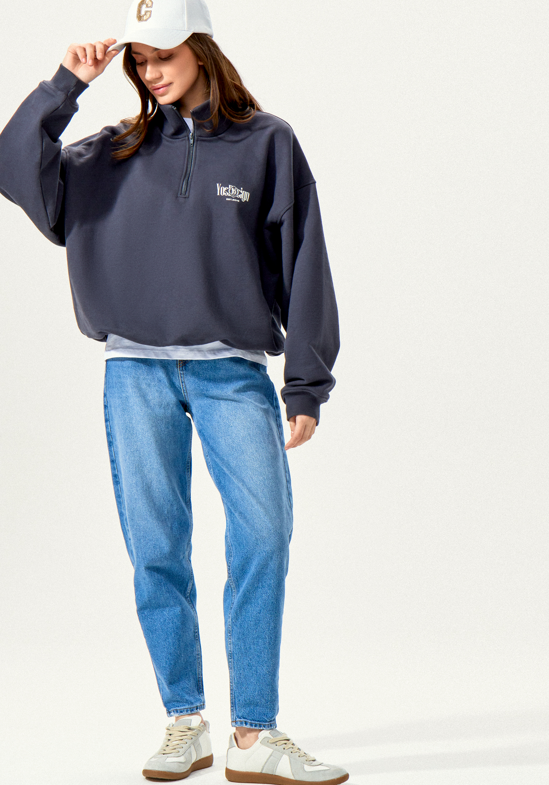 

Мом-джинсы с зауженными к низу брючинами, Голубой